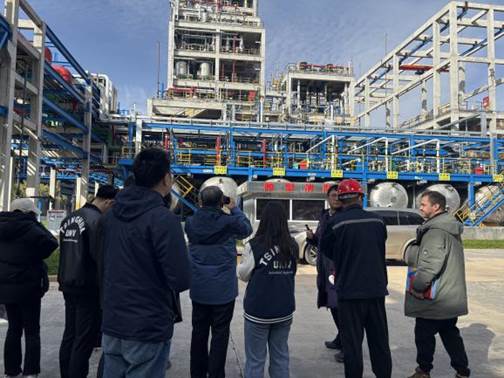 参观霍家工业公司